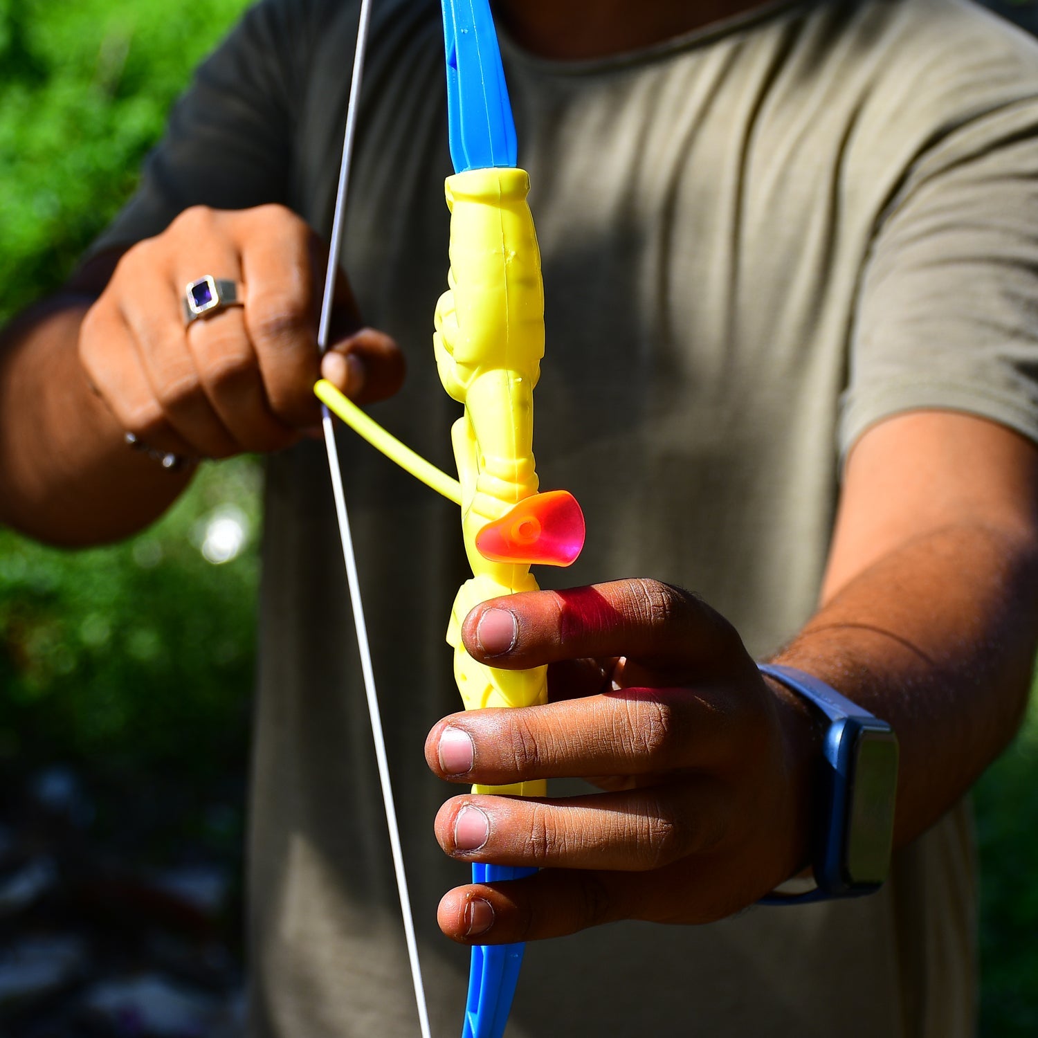 4438 Plastic Archery Bow and Arrow Toy Set with single knife and 3pc Arrow and Target Board. DeoDap 4438 Plastic Archery Bow and Arrow Toy Set with single knife and 3pc Arrow and Target Board. DeoDap